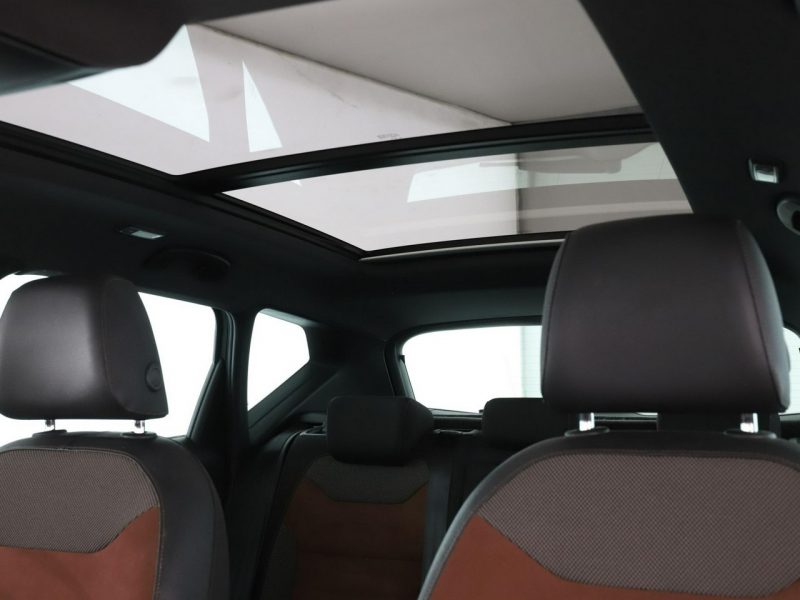 Seat Ateca Xcellence automat virtual alcantara panorama climatronic kamera navi