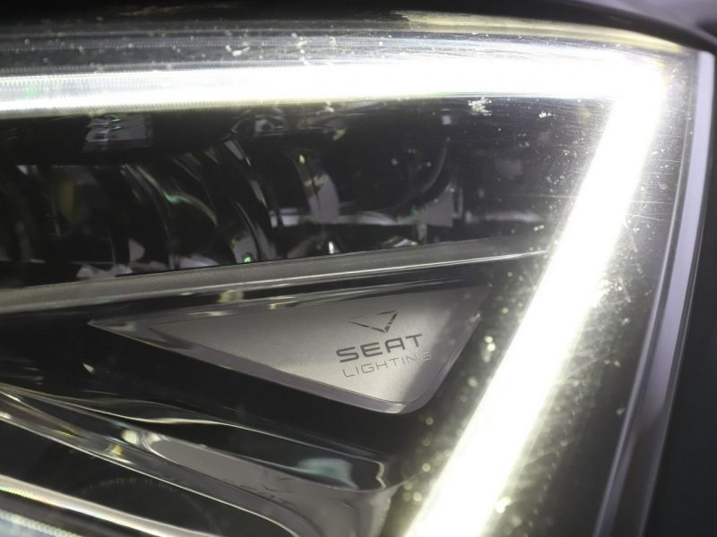 Seat Ateca Xcellence automat virtual alcantara panorama climatronic kamera navi