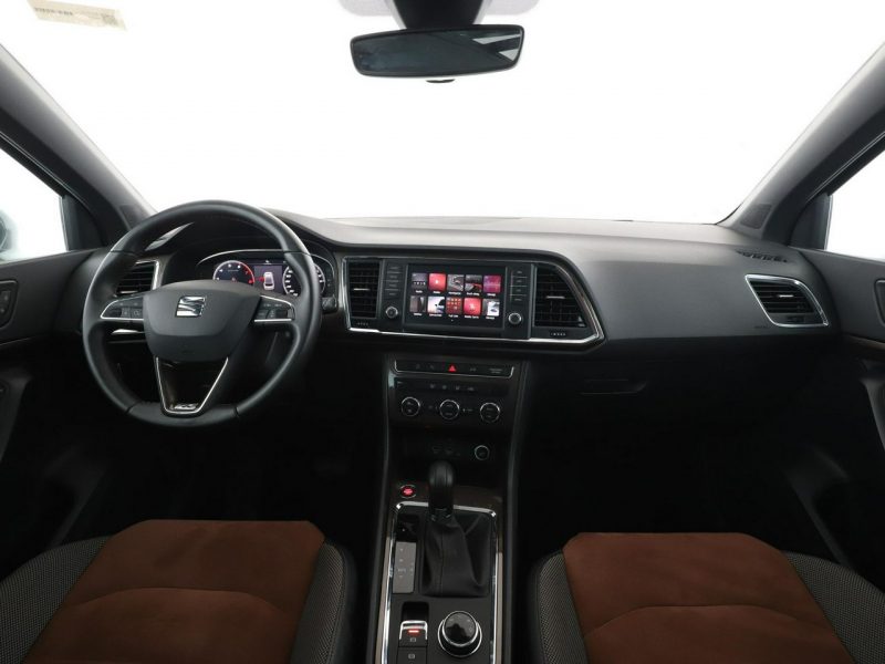 Seat Ateca Xcellence automat virtual alcantara panorama climatronic kamera navi