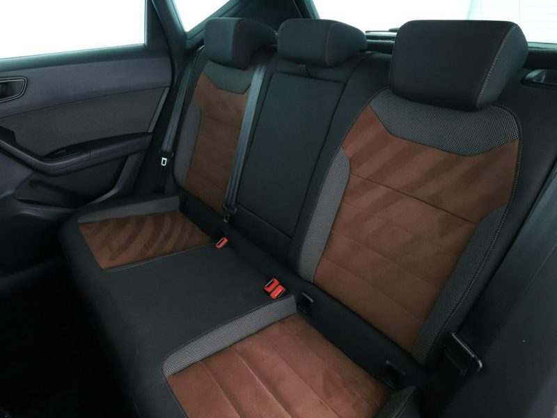Seat Ateca Xcellence automat virtual alcantara panorama climatronic kamera navi