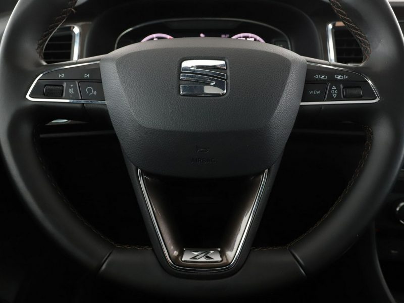 Seat Ateca Xcellence automat virtual alcantara panorama climatronic kamera navi
