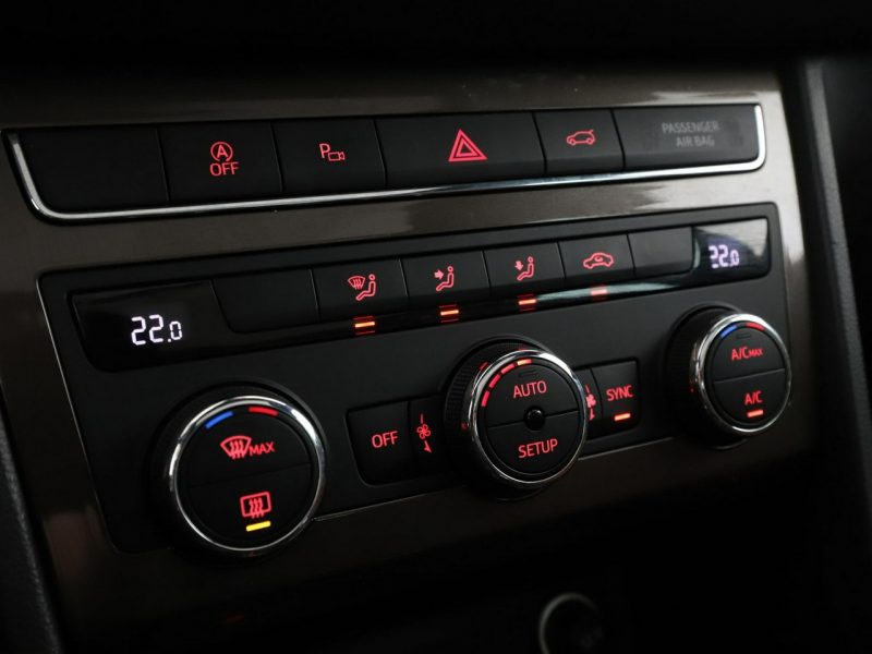 Seat Ateca Xcellence automat virtual alcantara panorama climatronic kamera navi