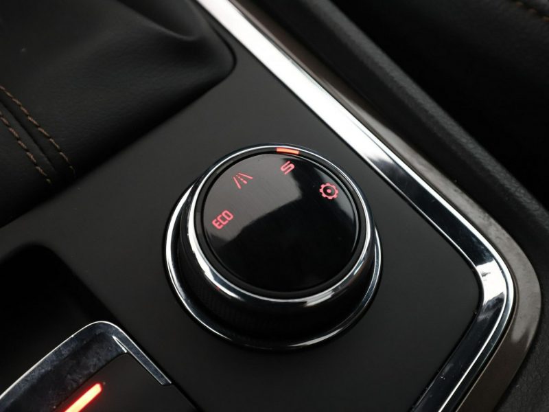 Seat Ateca Xcellence automat virtual alcantara panorama climatronic kamera navi
