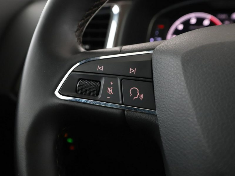 Seat Ateca Xcellence automat virtual alcantara panorama climatronic kamera navi
