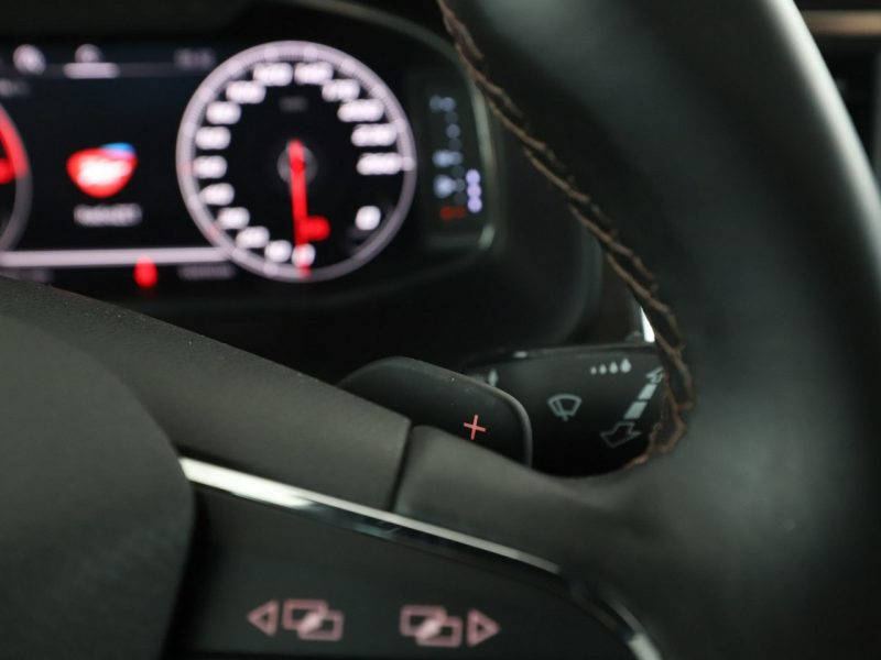 Seat Ateca Xcellence automat virtual alcantara panorama climatronic kamera navi