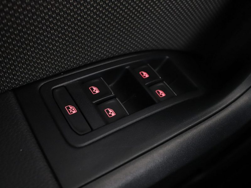 Seat Ateca Xcellence automat virtual alcantara panorama climatronic kamera navi
