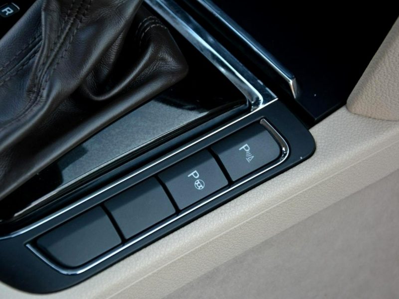 Škoda Superb Lift L&K 4x4 Skóry Bi-Xenon Ledy Duża Navi Kamera El.Fotele Webasto II (2008-2015)