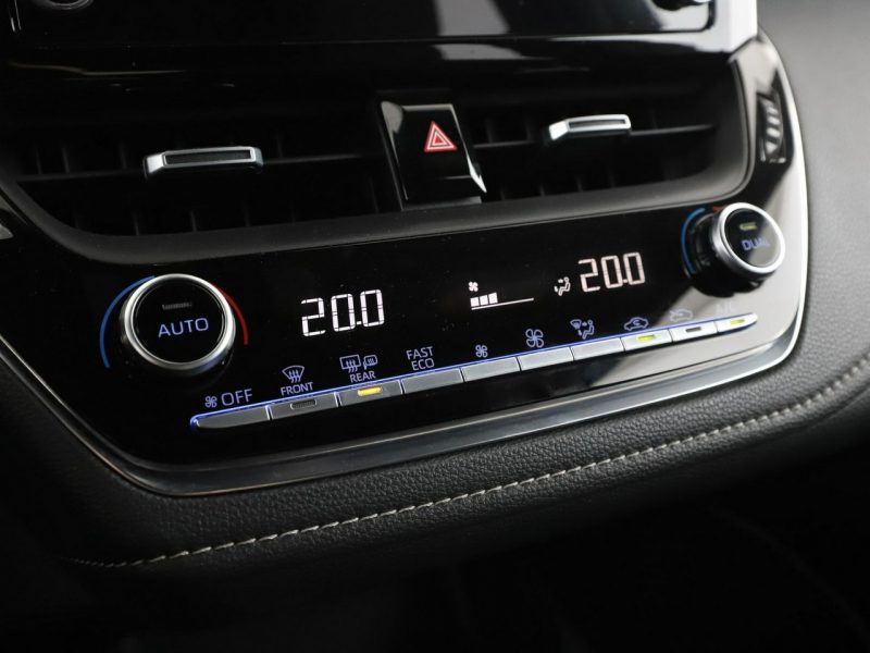 Toyota Corolla Design navi kamera LED ACC grzane fotele E21 (2019-)
