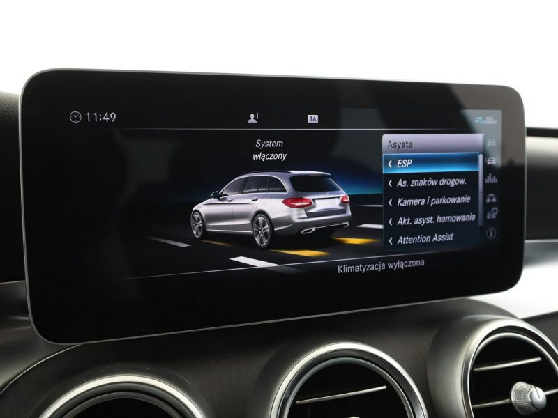 Mercedes C 300 4x4 automat multibeam LED skóra/alcantara virtual cocpit navi kamery W205 (2014-2021)