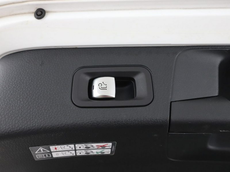 Mercedes C 300 4x4 automat multibeam LED skóra/alcantara virtual cocpit navi kamery W205 (2014-2021)