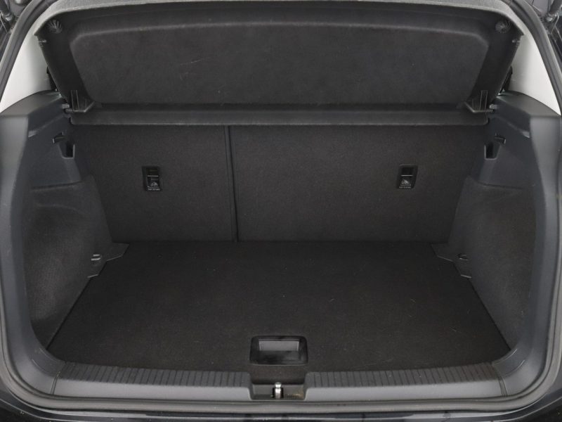 Volkswagen T-Cross klima auto grzane fotele kamera i czujniki parkowania
