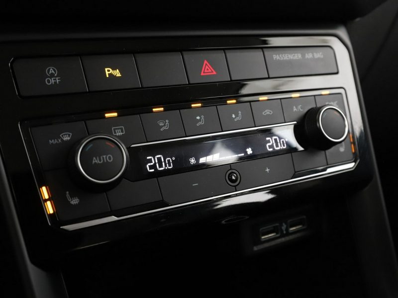 Volkswagen T-Cross klima auto grzane fotele kamera i czujniki parkowania