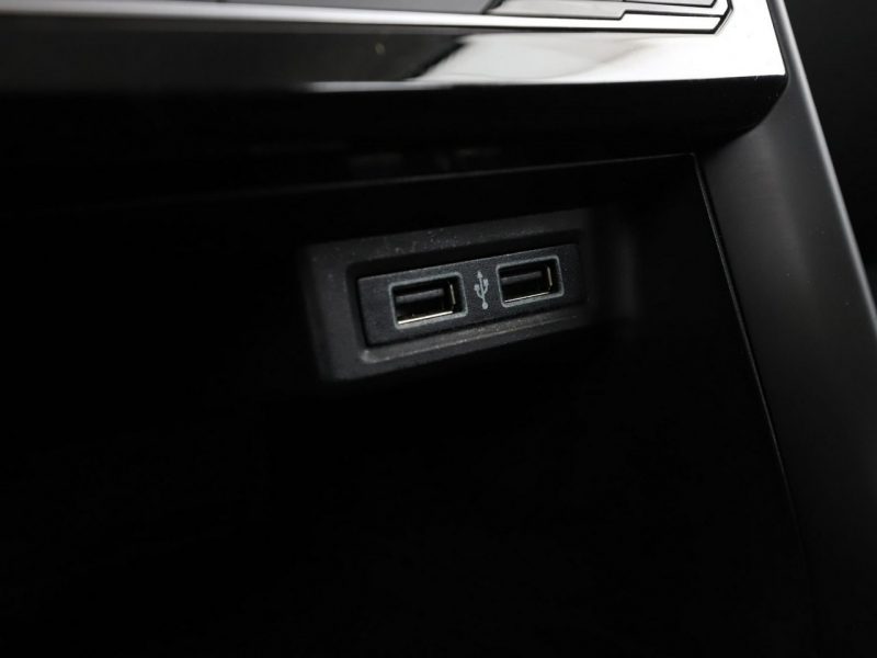 Volkswagen T-Cross klima auto grzane fotele kamera i czujniki parkowania