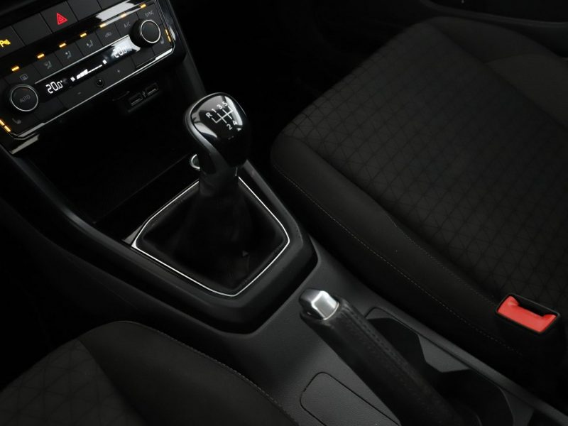 Volkswagen T-Cross klima auto grzane fotele kamera i czujniki parkowania
