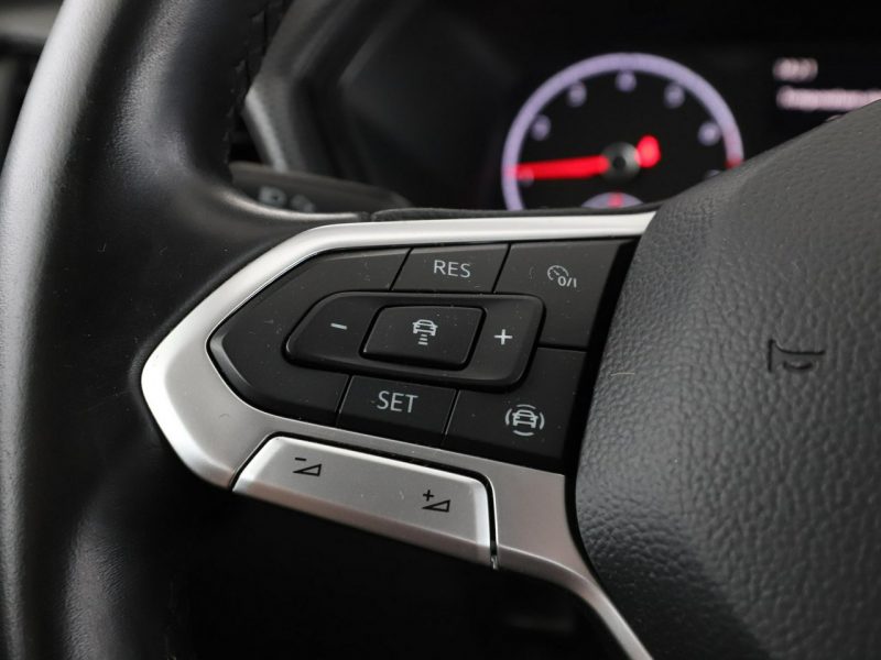 Volkswagen T-Cross klima auto grzane fotele kamera i czujniki parkowania