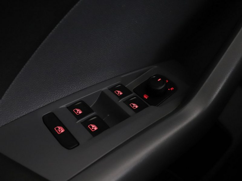Volkswagen T-Cross klima auto grzane fotele kamera i czujniki parkowania