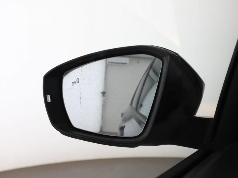 Volkswagen T-Cross klima auto grzane fotele kamera i czujniki parkowania