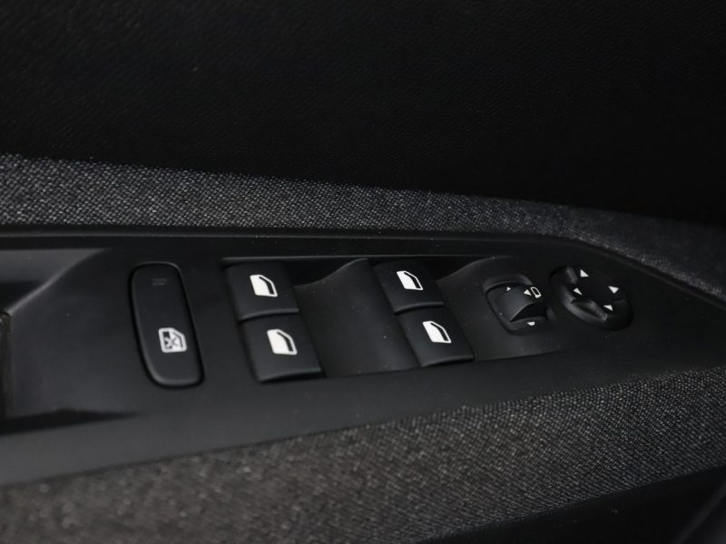 Peugeot 5008 automat virtual cocpit navi klima auto czujniki parkowania II (2017-)
