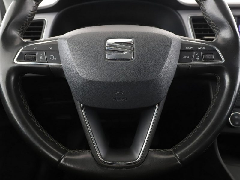 Seat Leon full LED klima auto navi kamera i czujniki parkowania IV (2020 - )