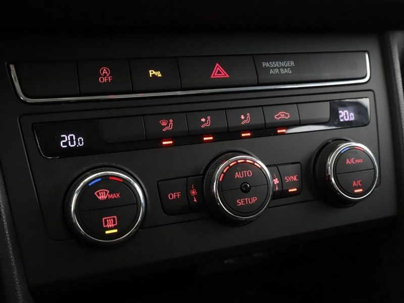 Seat Leon full LED klima auto navi kamera i czujniki parkowania IV (2020 - )