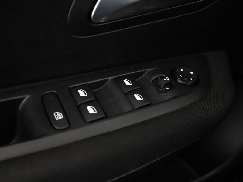 Peugeot 208 Automat full LED navi klima czujniki parkowania II (2019 -)