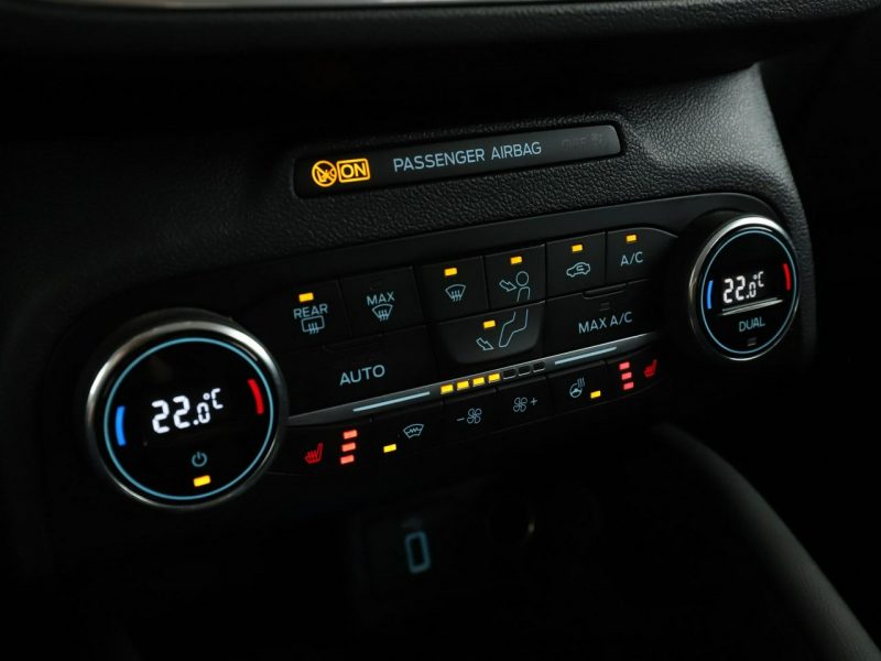 Ford Focus automat klima auto navi grzane fotele i kierownica kamera i czujniki p Mk4 (2018-)