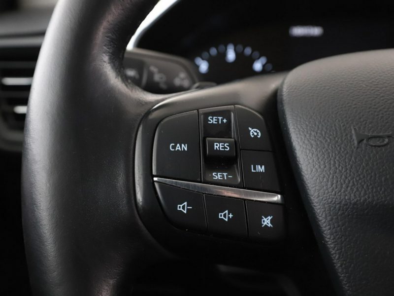 Ford Focus automat klima auto navi grzane fotele i kierownica kamera i czujniki p Mk4 (2018-)