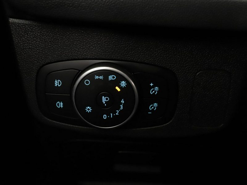 Ford Focus automat klima auto navi grzane fotele i kierownica kamera i czujniki p Mk4 (2018-)