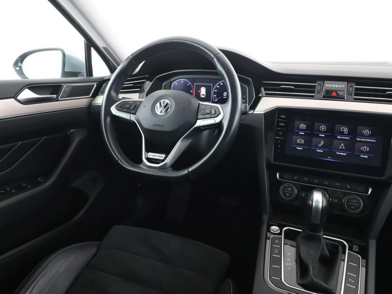 Volkswagen Passat FV23 2.0TDI 4Motion Elegance Panorama ACC Navi GrzaneFotele LED Matrix B8 (2014-2023)