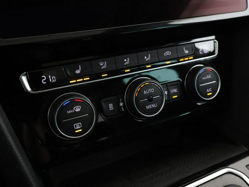 Volkswagen Passat FV23 2.0TDI 4Motion Elegance Panorama ACC Navi GrzaneFotele LED Matrix B8 (2014-2023)