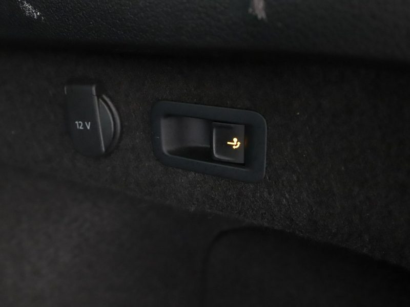 Volkswagen Passat FV23 2.0TDI 4Motion Elegance Panorama ACC Navi GrzaneFotele LED Matrix B8 (2014-2023)