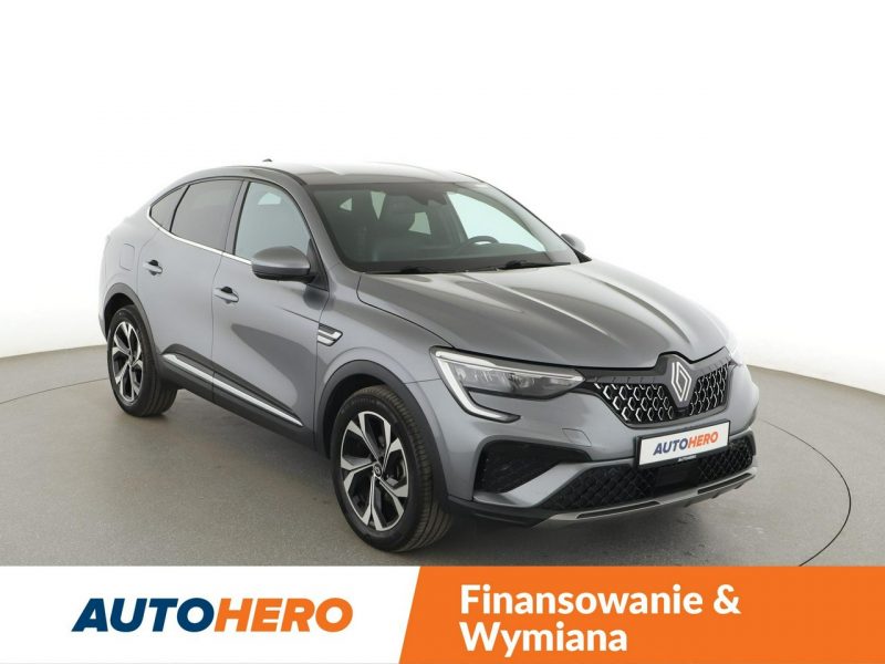 Renault Arkana lift HEV virtual cocpit navi kamery i cujniki parkowania klima auto