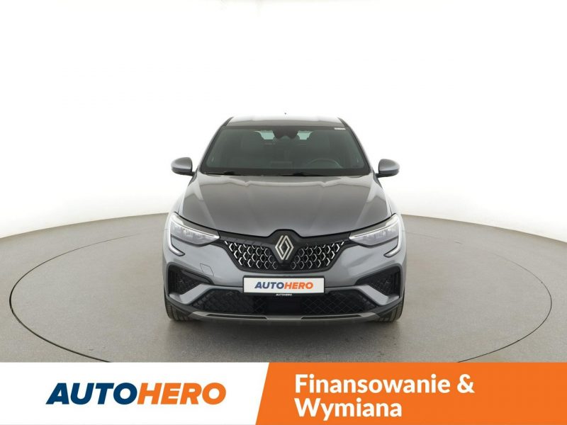 Renault Arkana lift HEV virtual cocpit navi kamery i cujniki parkowania klima auto