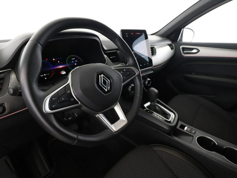 Renault Arkana lift HEV virtual cocpit navi kamery i cujniki parkowania klima auto