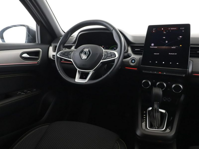 Renault Arkana lift HEV virtual cocpit navi kamery i cujniki parkowania klima auto