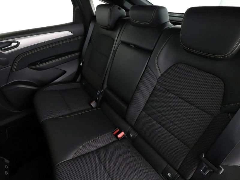 Renault Arkana lift HEV virtual cocpit navi kamery i cujniki parkowania klima auto