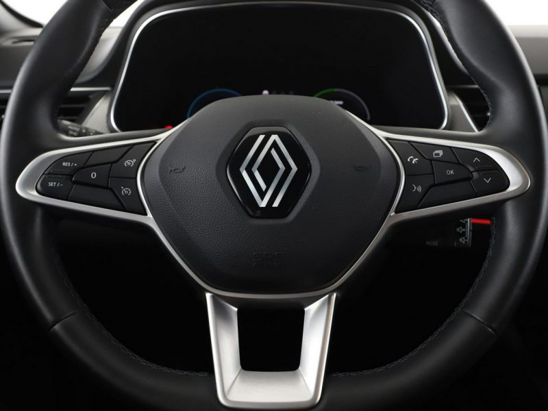 Renault Arkana lift HEV virtual cocpit navi kamery i cujniki parkowania klima auto