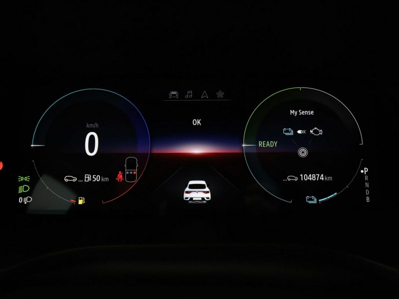 Renault Arkana lift HEV virtual cocpit navi kamery i cujniki parkowania klima auto
