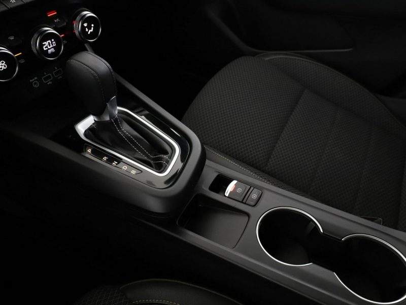 Renault Arkana lift HEV virtual cocpit navi kamery i cujniki parkowania klima auto
