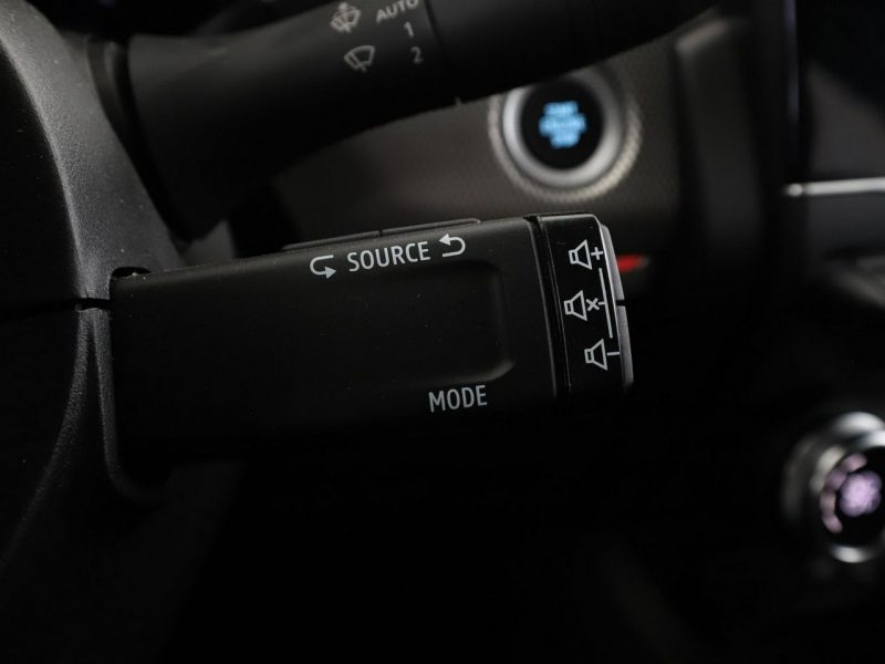 Renault Arkana lift HEV virtual cocpit navi kamery i cujniki parkowania klima auto
