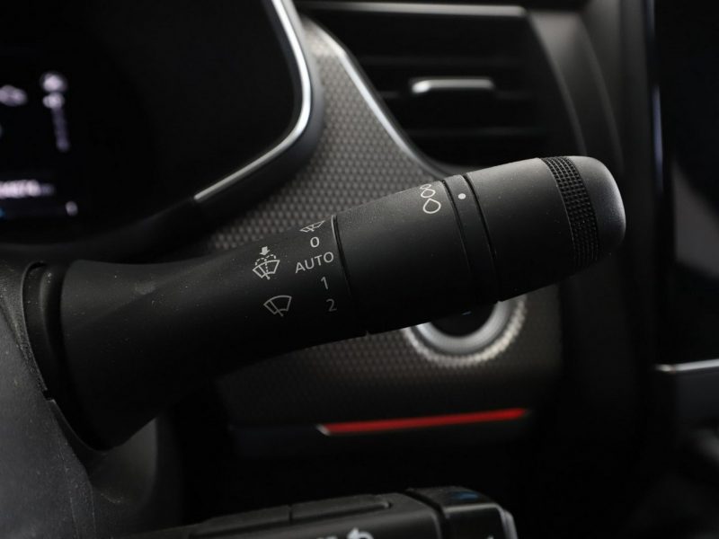 Renault Arkana lift HEV virtual cocpit navi kamery i cujniki parkowania klima auto