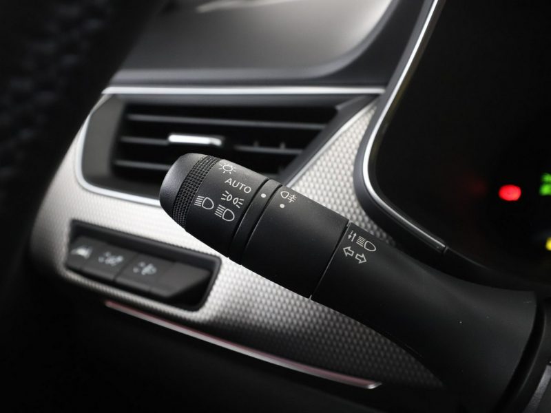 Renault Arkana lift HEV virtual cocpit navi kamery i cujniki parkowania klima auto