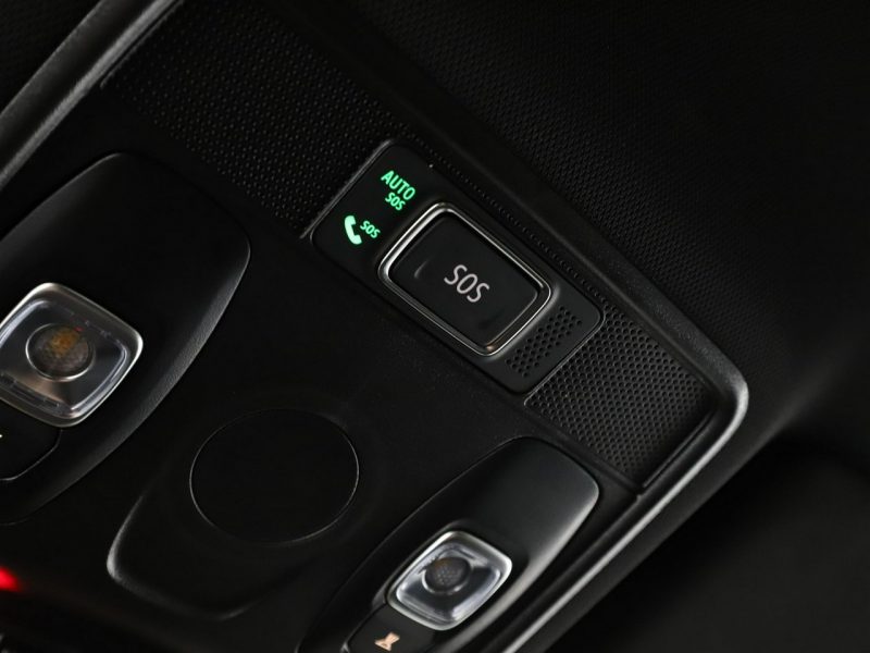 Renault Arkana lift HEV virtual cocpit navi kamery i cujniki parkowania klima auto