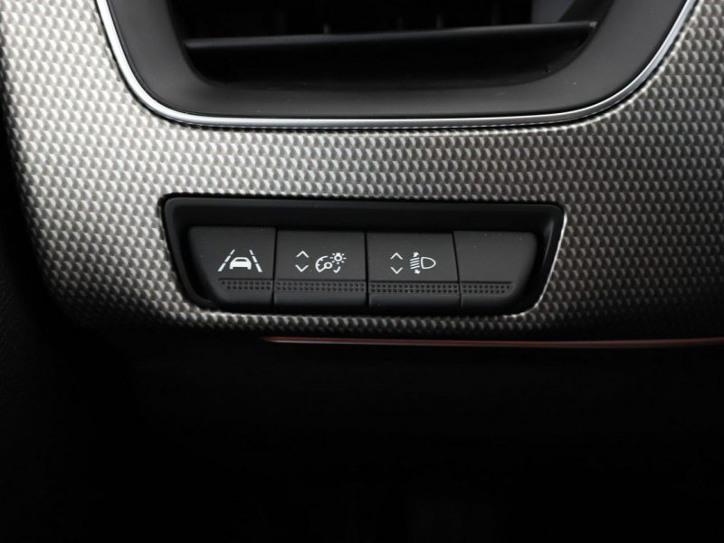 Renault Arkana lift HEV virtual cocpit navi kamery i cujniki parkowania klima auto