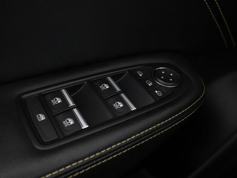 Renault Arkana lift HEV virtual cocpit navi kamery i cujniki parkowania klima auto