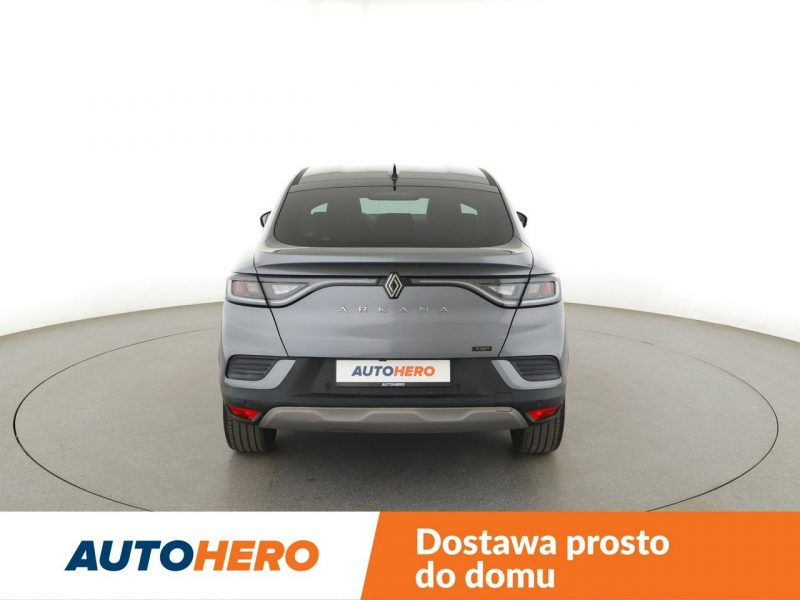 Renault Arkana lift HEV virtual cocpit navi kamery i cujniki parkowania klima auto