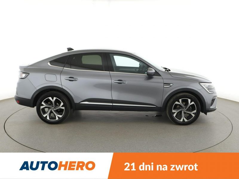 Renault Arkana lift HEV virtual cocpit navi kamery i cujniki parkowania klima auto