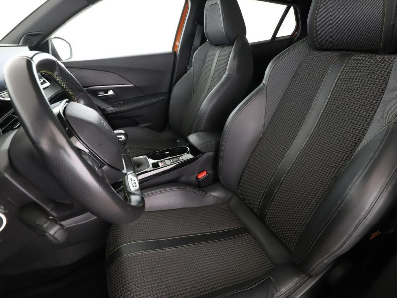 Peugeot 2008 full LED virtual cocpit panorama półskóra navi kamery II (2019-)