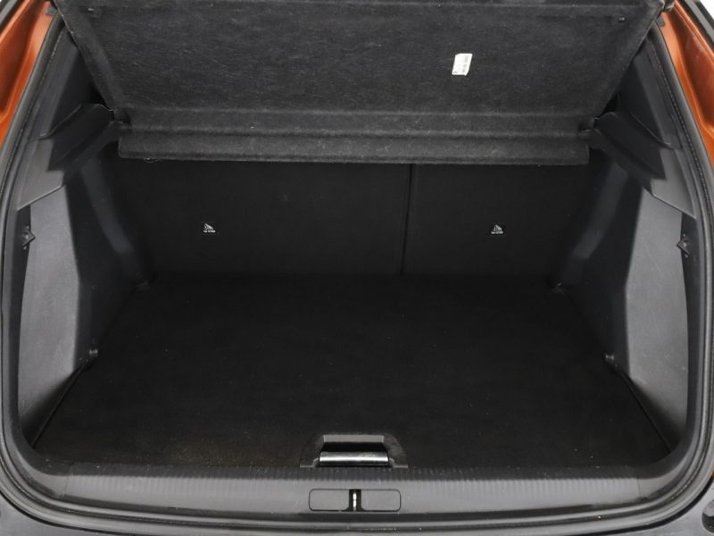 Peugeot 2008 full LED virtual cocpit panorama półskóra navi kamery II (2019-)