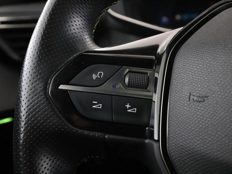 Peugeot 2008 full LED virtual cocpit panorama półskóra navi kamery II (2019-)